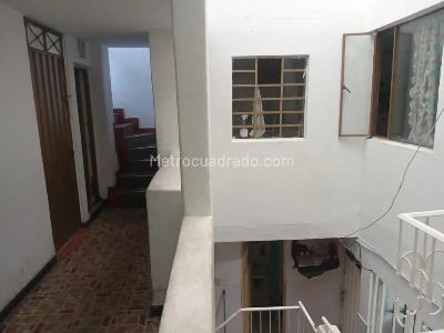 Casa de 5 alcobas en venta en Claret, Bogotá, 280 m² · foto 9 de 20