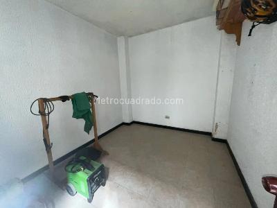 Casa de 5 alcobas en venta en Abraham Lincoln, Bogotá, 245 m² · foto 2 de 20