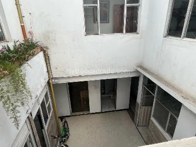 Casa de 5 alcobas en venta en Abraham Lincoln, Bogotá, 245 m² · foto 18 de 20