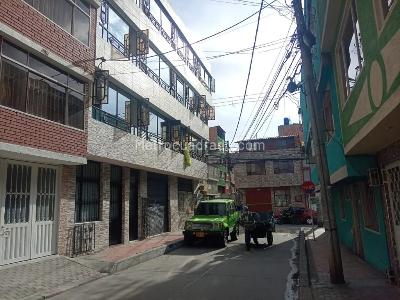 Casa de 5 alcobas en venta en Villa Nelly, Bogotá, 210 m² · foto 3 de 10
