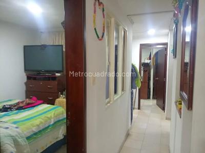Casa de 5 alcobas en venta en Villa Nelly, Bogotá, 210 m² · foto 7 de 10