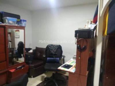 Casa de 5 alcobas en venta en Villa Nelly, Bogotá, 210 m² · foto 9 de 10