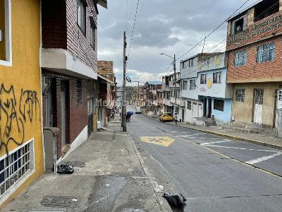 Casa de 5 alcobas en venta en San Miguel, Bogotá, 300 m² · foto 3 de 16