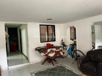 Casa de 5 alcobas en venta en San Miguel, Bogotá, 300 m² · foto 5 de 16