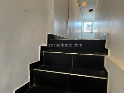 Casa de 5 alcobas en venta en San Miguel, Bogotá, 300 m² · foto 8 de 16