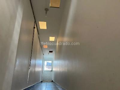 Casa de 5 alcobas en venta en San Miguel, Bogotá, 300 m² · foto 10 de 16