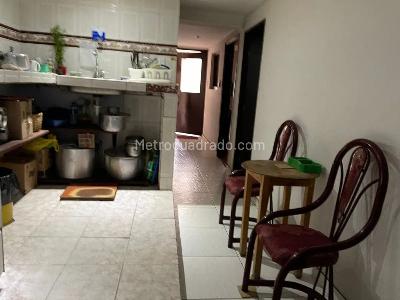 Casa de 5 alcobas en venta en San Miguel, Bogotá, 300 m² · foto 11 de 16