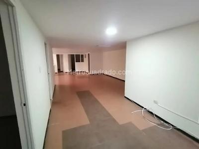 Casa de 5 alcobas en venta en Bosa Los Naranjos, Bogotá, 392 m² · foto 16 de 20