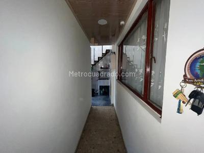 Casa de 5 alcobas en venta en Bochica Sur, Bogotá, 270 m² · foto 2 de 20