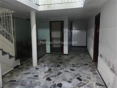 Casa de 5 alcobas en venta en San Benito, Bogotá, 284 m² · foto 10 de 20