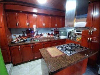 Casa de 5 alcobas en venta en Santa Librada, Bogotá, 400 m² · foto 2 de 14