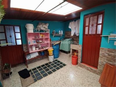 Casa de 5 alcobas en venta en Santa Librada, Bogotá, 400 m² · foto 7 de 14