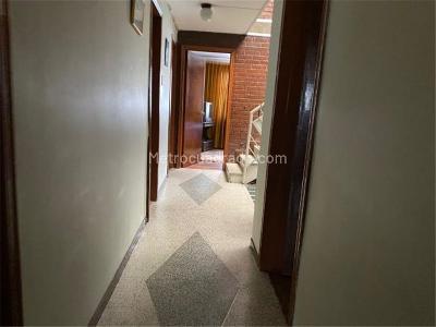 Casa de 5 alcobas en venta en Santa Isabel Sur, Bogotá, 400 m² · foto 7 de 20