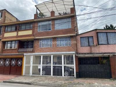 Casa en venta en Engativa, Bogotá · foto 2 de 19