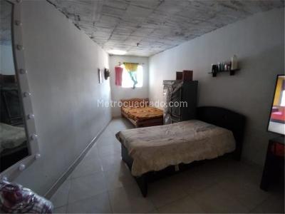 Casa de 5 alcobas en venta en La Andrea, Bogotá, 477 m² · foto 3 de 16