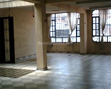 Casa de 5 alcobas en venta en San Antonio, Bogotá, 384 m² · foto 3 de 20