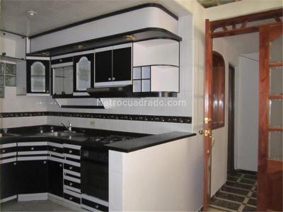 Casa de 5 alcobas en venta en San Antonio, Bogotá, 384 m² · foto 8 de 20