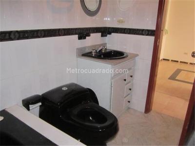 Casa de 5 alcobas en venta en San Antonio, Bogotá, 384 m² · foto 9 de 20