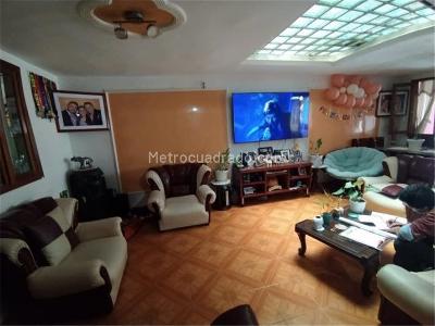 Casa de 5 alcobas en venta en San Pablo, Bogotá, 324 m² · foto 10 de 15