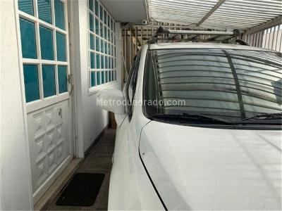 Casa de 5 alcobas en venta en Engativa, Bogotá, 369 m² · foto 2 de 18