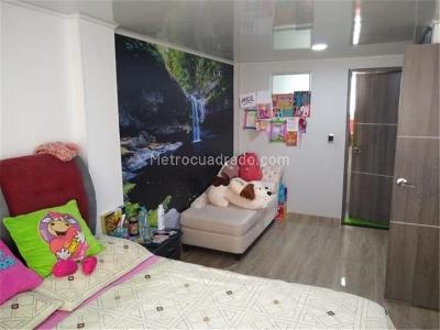 Casa de 5 alcobas en venta en Marco Fidel Suarez, Bogotá, 737 m² · foto 3 de 20
