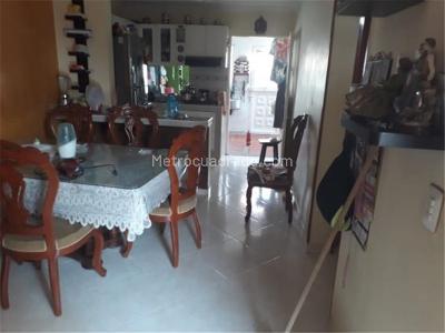 Casa de 3 alcobas en venta en Br, Girardot, 144 m² · foto 9 de 10