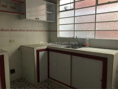 Casa de 5 alcobas en venta en Las Mercedes, Bogotá, 230 m² · foto 2 de 20