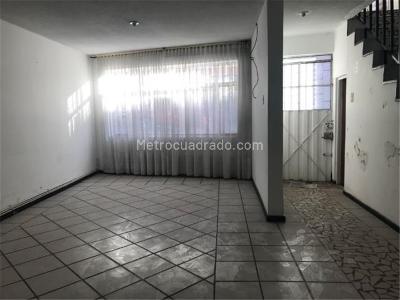 Casa de 5 alcobas en venta en Las Mercedes, Bogotá, 230 m² · foto 5 de 20