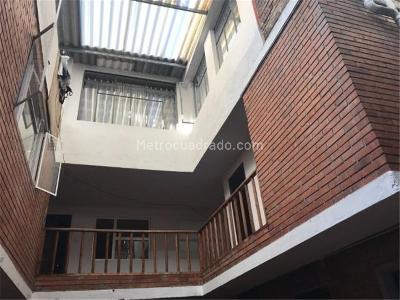 Casa de 5 alcobas en venta en Las Mercedes, Bogotá, 230 m² · foto 6 de 20