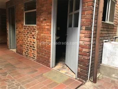 Casa de 5 alcobas en venta en Las Mercedes, Bogotá, 230 m² · foto 8 de 20