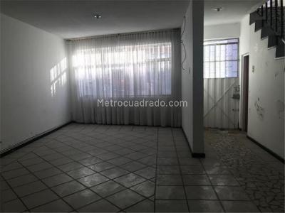 Casa de 5 alcobas en venta en Las Mercedes, Bogotá, 230 m² · foto 9 de 20