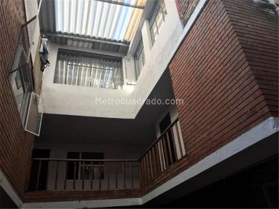 Casa de 5 alcobas en venta en Las Mercedes, Bogotá, 230 m² · foto 10 de 20