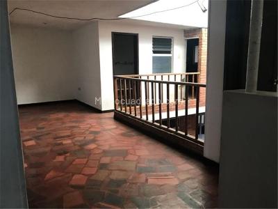 Casa de 5 alcobas en venta en Las Mercedes, Bogotá, 230 m² · foto 13 de 20