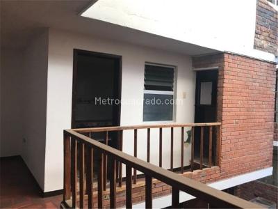 Casa de 5 alcobas en venta en Las Mercedes, Bogotá, 230 m² · foto 16 de 20