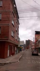 Casa de 5 alcobas en venta en Centenario, Bogotá, 766 m² · foto 2 de 20