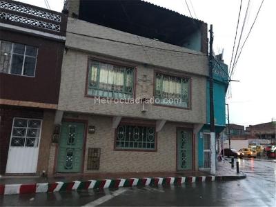 Casa de 5 alcobas en venta en San Pablo, Bogotá, 360 m² · foto 2 de 3