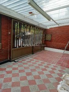 Casa de 5 alcobas en venta en Country Sur, Bogotá, 372 m² · foto 2 de 15