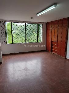 Casa de 5 alcobas en venta en Country Sur, Bogotá, 372 m² · foto 9 de 15