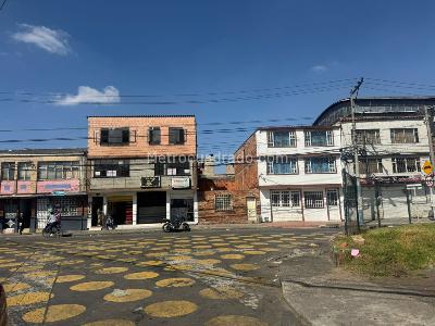 Casa de 5 alcobas en venta en Centenario, Bogotá, 130 m² · foto 2 de 20