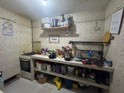 Casa de 5 alcobas en venta en La Reforma, Bogotá, 266 m² · foto 2 de 19