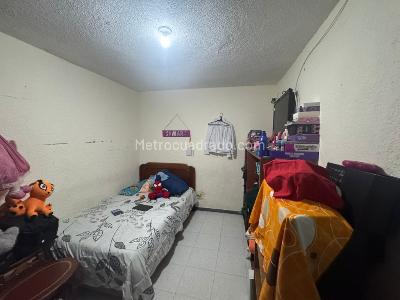 Casa de 5 alcobas en venta en La Reforma, Bogotá, 266 m² · foto 3 de 19