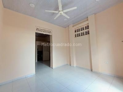 Casa de 5 alcobas en venta en El Peñon, Girardot, 297 m² · foto 3 de 20