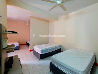 Casa de 5 alcobas en venta en El Peñon, Girardot, 297 m² · foto 13 de 20