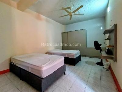 Casa de 5 alcobas en venta en El Peñon, Girardot, 297 m² · foto 14 de 20