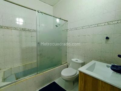 Casa de 5 alcobas en venta en El Peñon, Girardot, 297 m² · foto 17 de 20