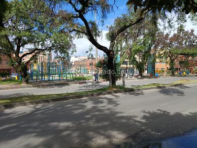 Casa de 5 alcobas en venta en Quiroga, Bogotá, 370 m² · foto 2 de 20