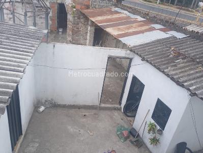 Casa de 5 alcobas en venta en Centenario, Girardot, 402 m² · foto 13 de 14
