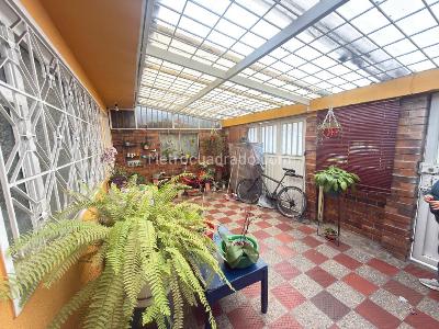 Casa de 5 alcobas en venta en Gustavo Restrepo, Bogotá, 252 m² · foto 2 de 20