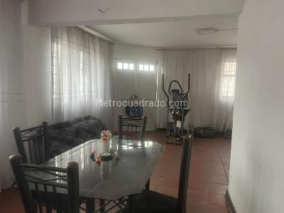 Casa de 5 alcobas en venta en Libertador, Bogotá, 200 m² · foto 3 de 20