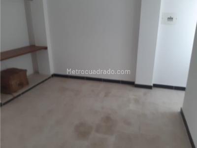 Casa de 4 alcobas en venta en San Antonio, Girardot, 184 m² · foto 4 de 15